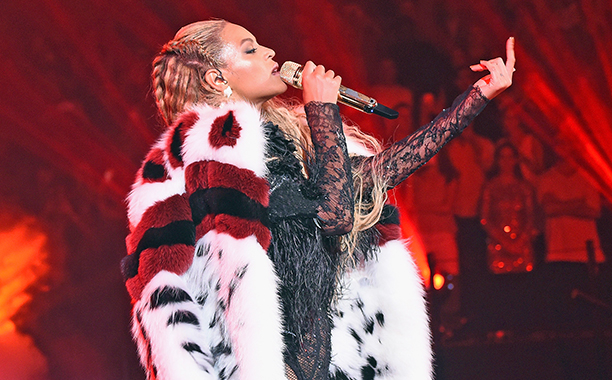 beyonce fur coat vma